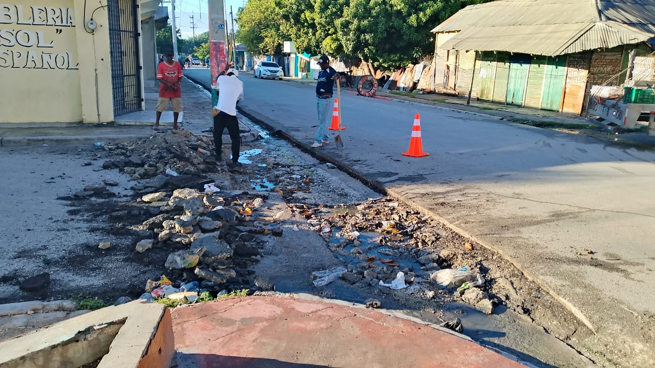 Alcaldía inicia programa de intervención de badenes en el municipio de Neiba